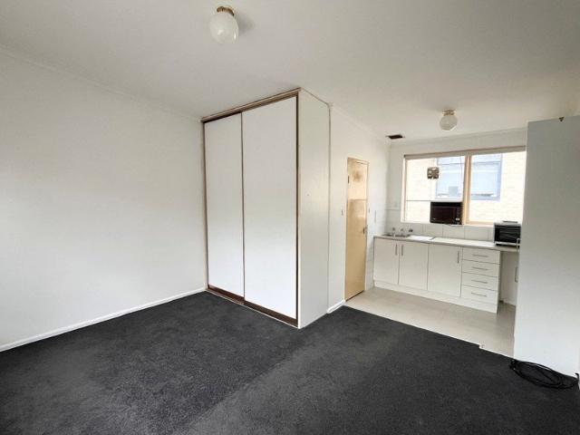 Granny Flat for rent in St Kilda East, Melbourne
