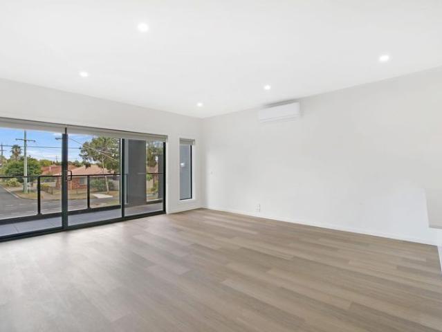 Townhouse for rent in Camerons Creek, Victoria
