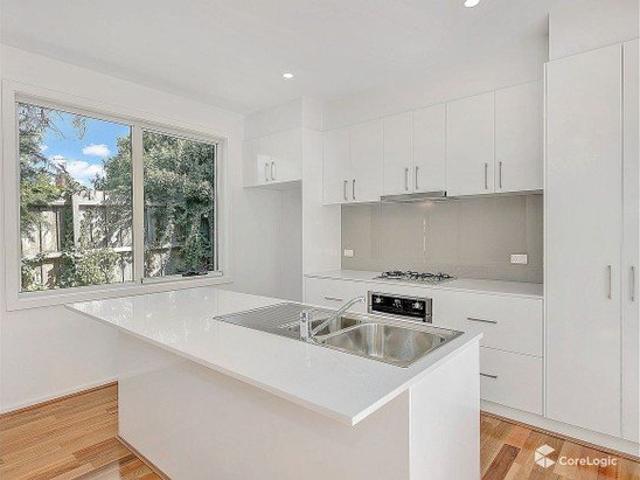 Townhouse for rent in Pascoe Vale South, Melbourne
