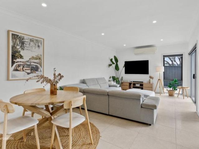Townhouse for rent in Wollongong West, New South Wales