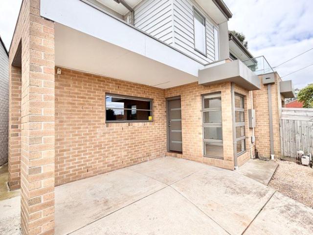 Townhouse for rent in Rosewall, Geelong