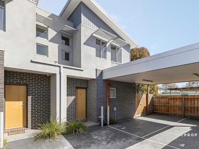 Townhouse for sale in Camerons Creek, Victoria