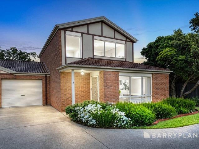 Townhouse for sale in South Morang, Melbourne