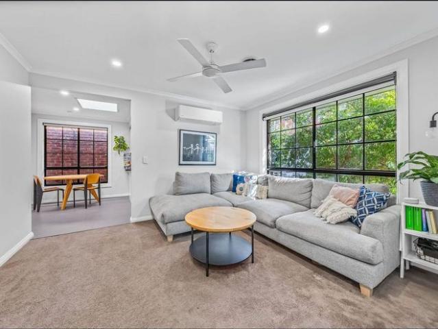 House for rent in Strathmore Heights, Melbourne