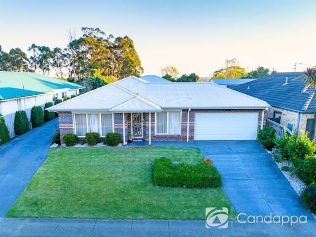 Townhouse for sale in Drouin, Victoria