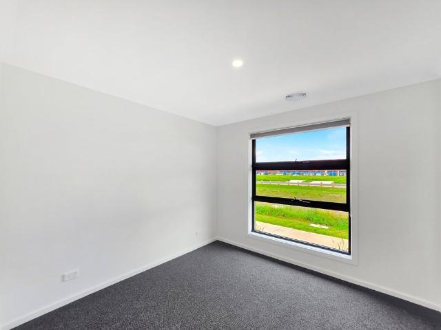 House for rent in Armstrong Creek, Geelong