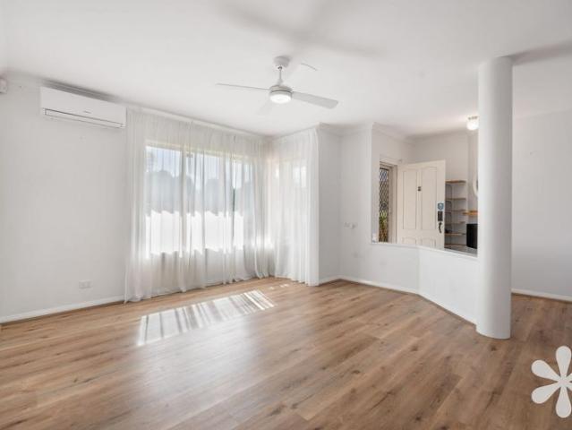 Townhouse for rent in Kardinya, Western Australia