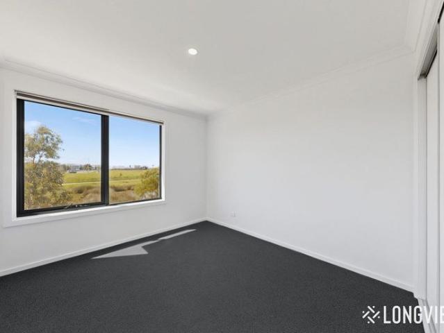 Townhouse for rent in Harpley, Melbourne