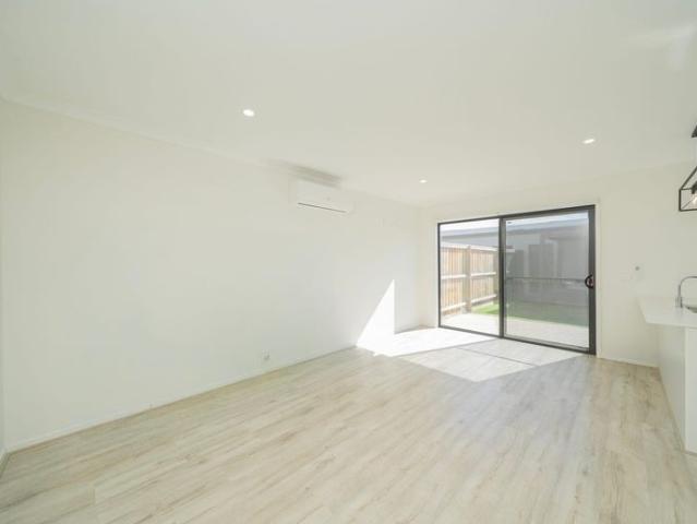 Townhouse for rent in St Germain Estate, Melbourne