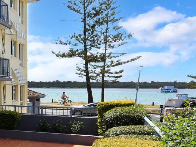 Apartment for sale in Biggera Waters, Gold Coast City