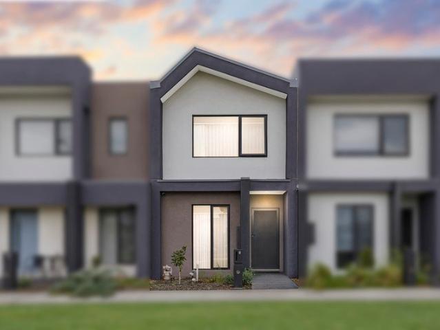 Townhouse for sale in WestWood Walk, Melbourne
