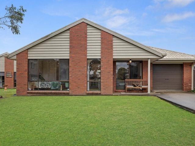 Townhouse for sale in Hamilton, Victoria
