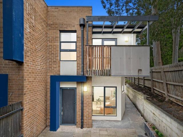 Townhouse for sale in Ferntree Gully, Melbourne