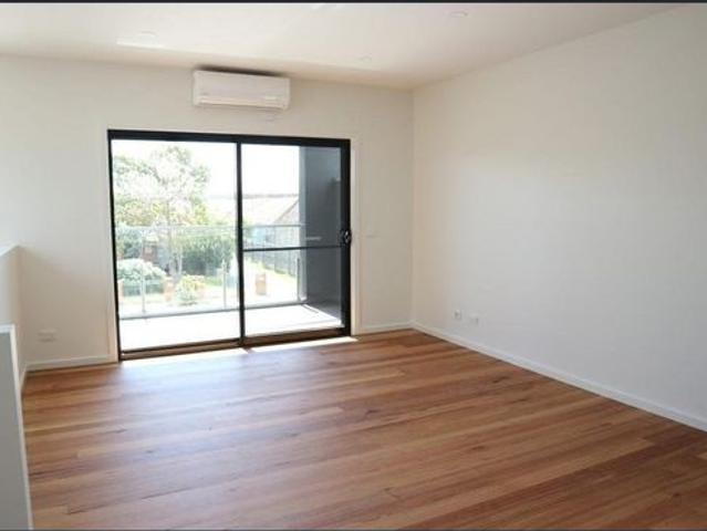 Townhouse for rent in Camerons Creek, Victoria