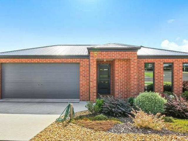 House for sale in Victoria