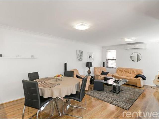 Townhouse for rent in Kardinya, Western Australia