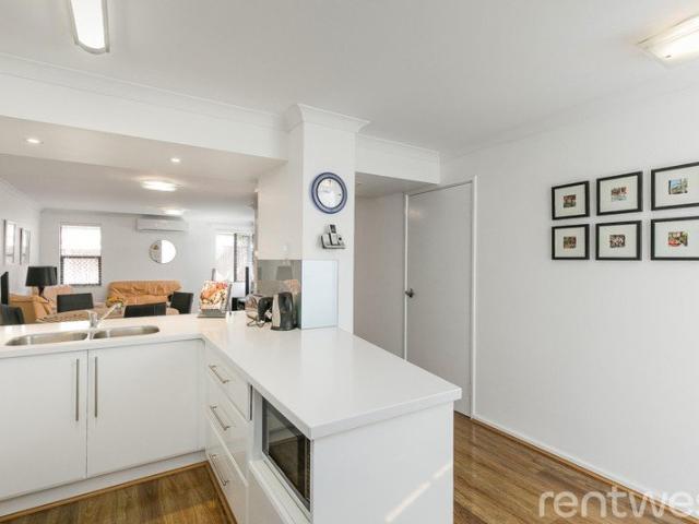Townhouse for rent in Kardinya, Western Australia