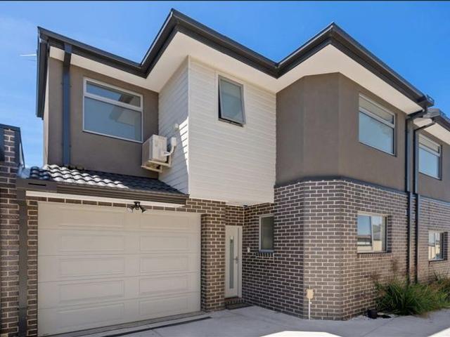 Townhouse for rent in Camerons Creek, Victoria