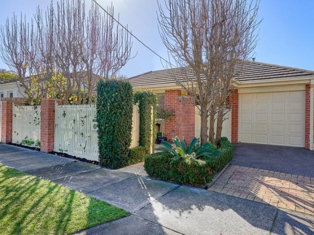 Townhouse for sale in Camerons Creek, Victoria