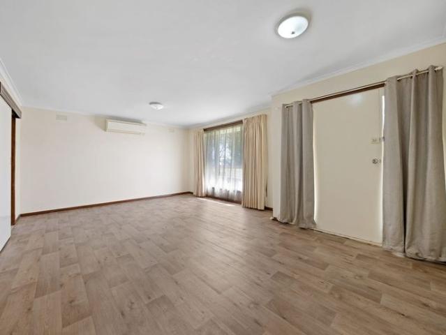 Townhouse for rent in Sale, Victoria