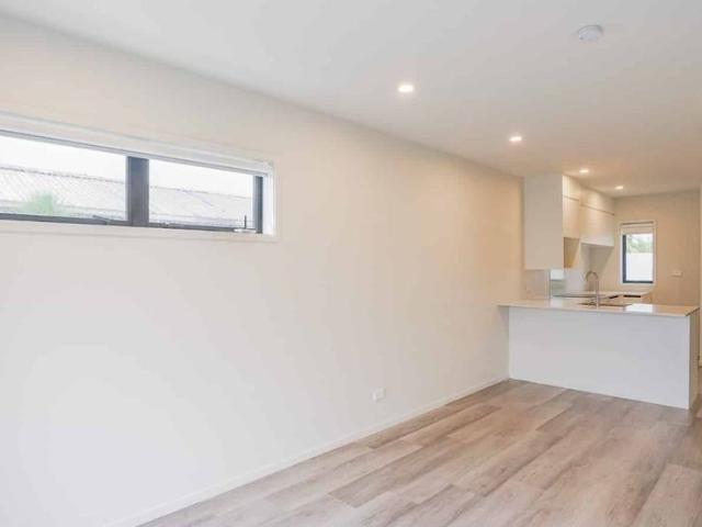 Townhouse for rent in Owhata, Oroua County