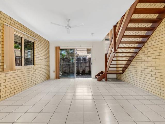 Townhouse for rent in Manoora, Cairns