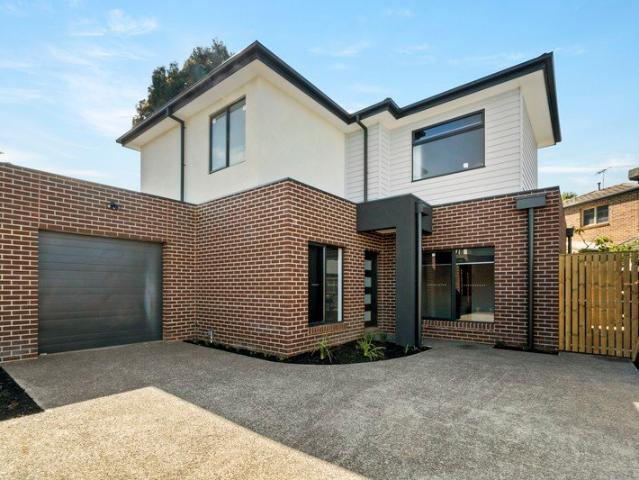 Townhouse for rent in Macleod, Melbourne