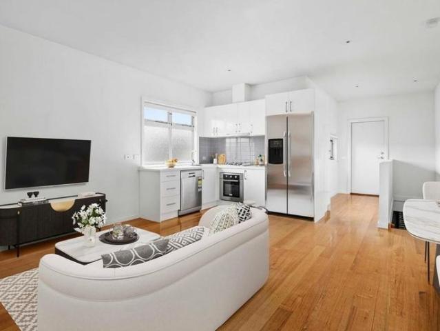 Townhouse for rent in Oak Park, Melbourne