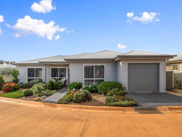 Villa for sale in Piallamore, New South Wales