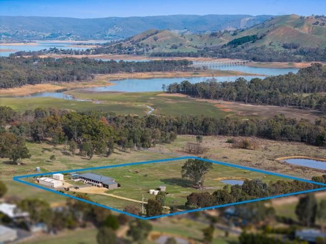 Cottage for sale in Bonnie Doon, Victoria