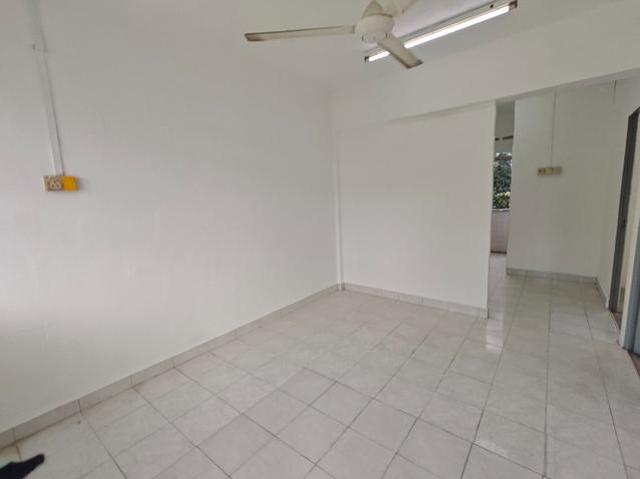 Flat for sale in Malaka