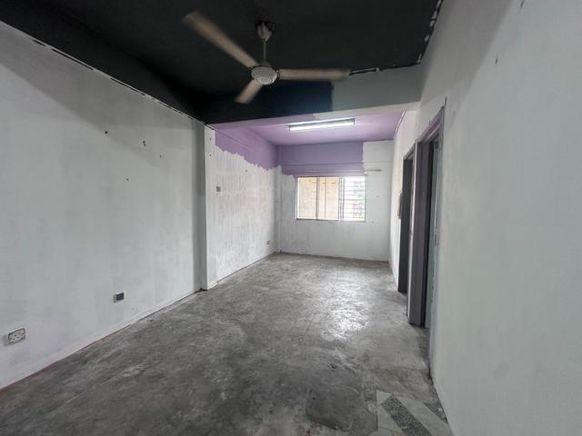 Flat for sale in Seri Kembangan, Majlis Bandaraya Subang Jaya