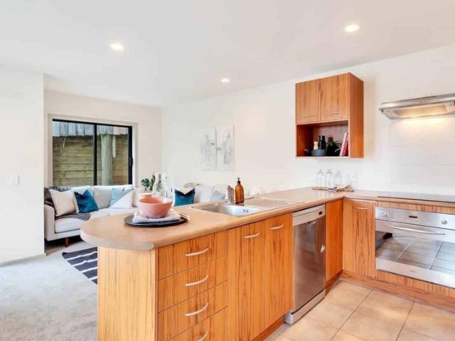 Townhouse for rent in Paremoremo