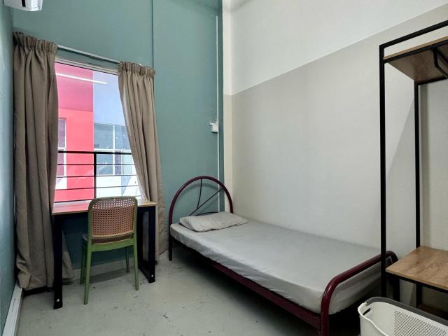 Room for rent in Petaling, Alam Impian
