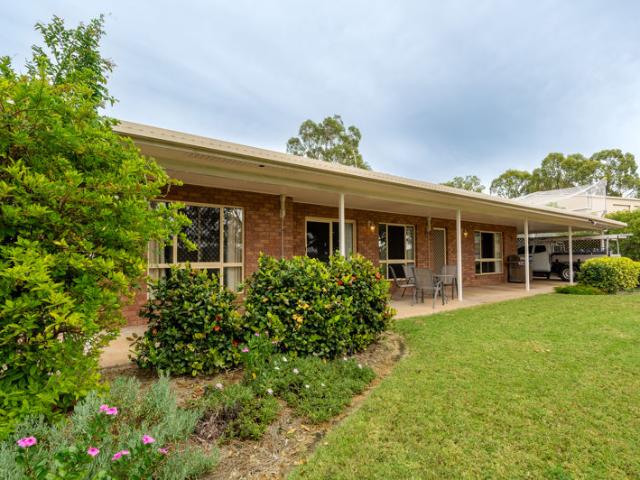 Cottage for sale in Mount Larcom, Queensland