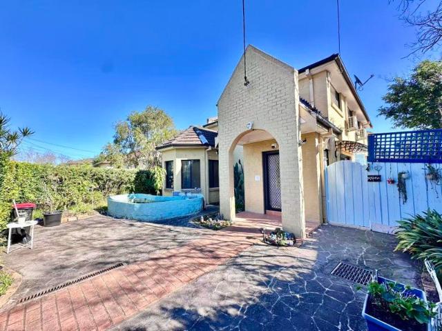 Townhouse for rent in Sydney, New South Wales