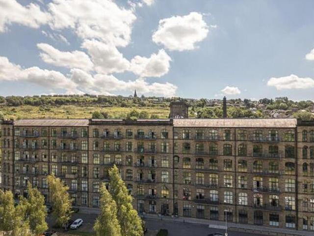 House for sale in Huddersfield, West Yorkshire