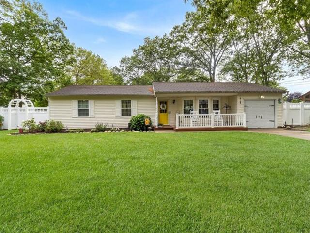 House for sale in Holtsville House for sale in Holtsville