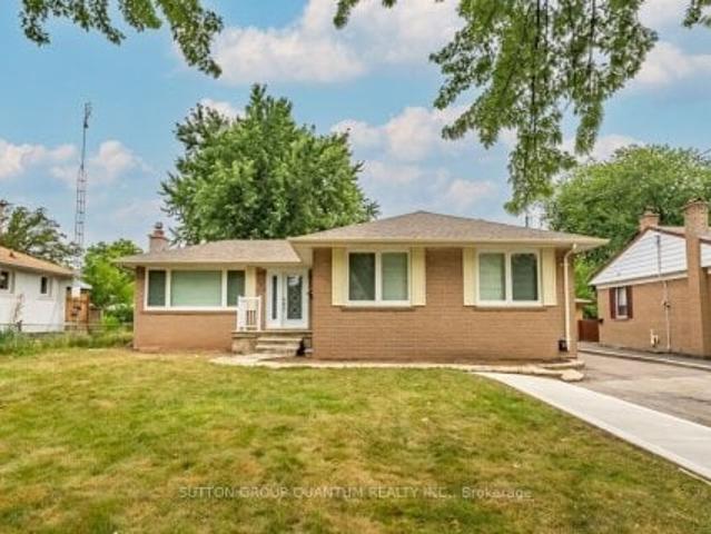Duplex for rent in Oakville, Ontario