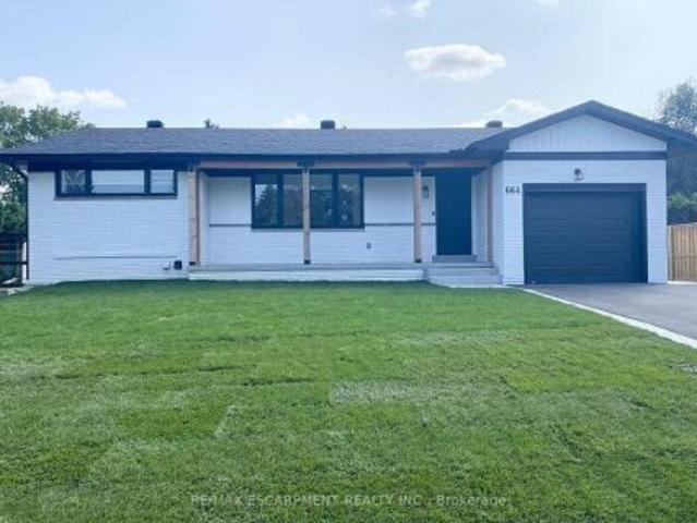 Duplex for rent in Ancaster, Ontario