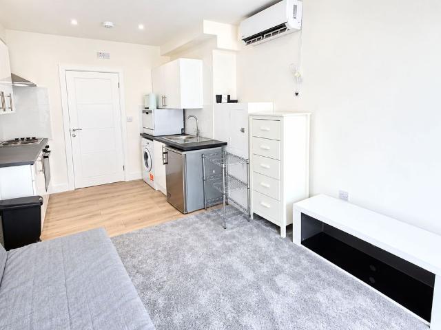 Studio for rent in London Borough of Croydon, Greater London