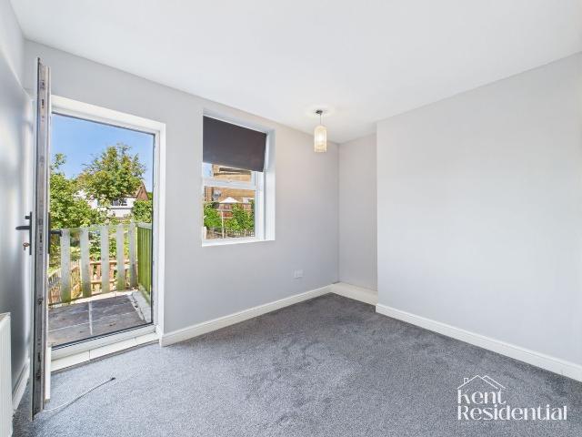 Apartment for rent in Allington, Midway