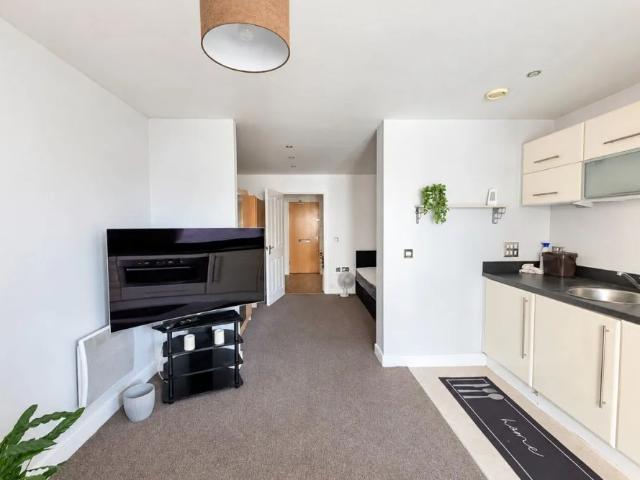 Apartment for rent in Eastern Docks, Southampton
