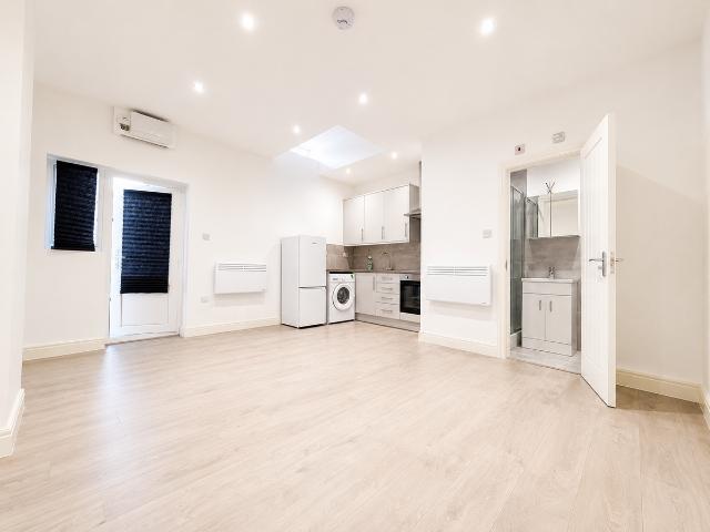 Studio for rent in Clapton, Lower Clapton