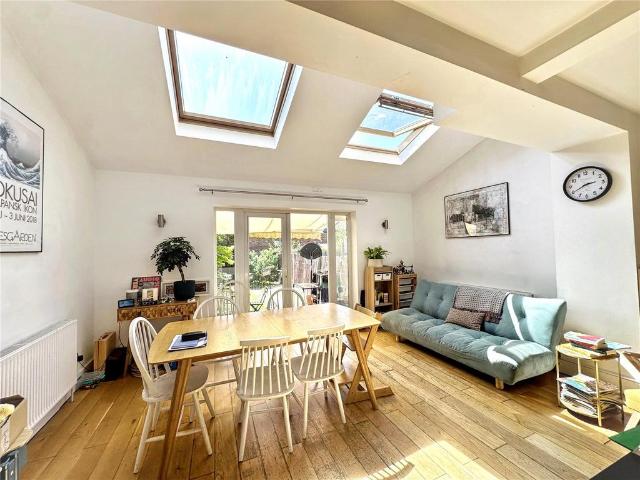 House for rent in London Borough of Merton, Raynes Park