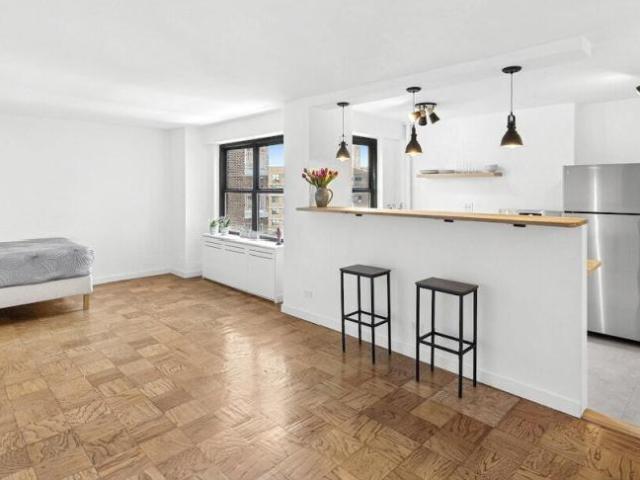 Apartment for sale in Arverne, New York
