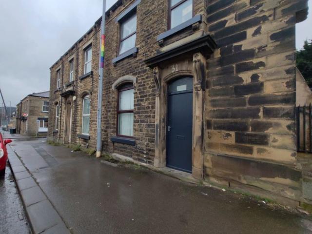 House for rent in Hillhouse, Huddersfield