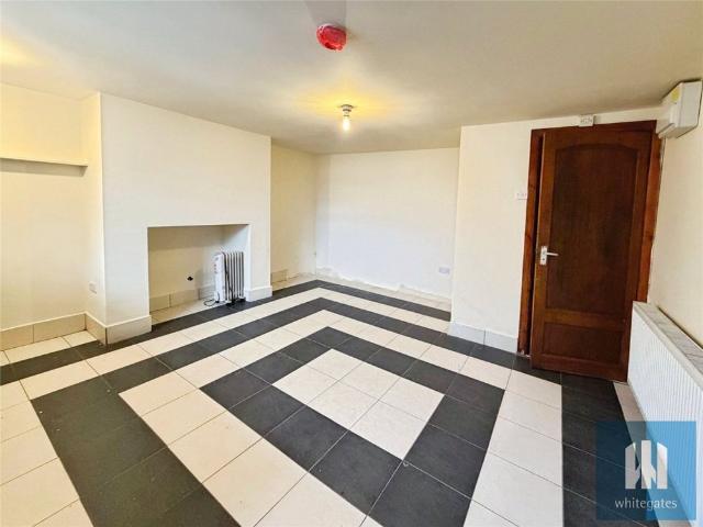 Studio for rent in Huddersfield, Kirklees
