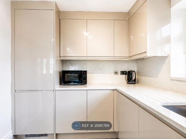 Apartment for rent in London Borough of Barnet, Greater London