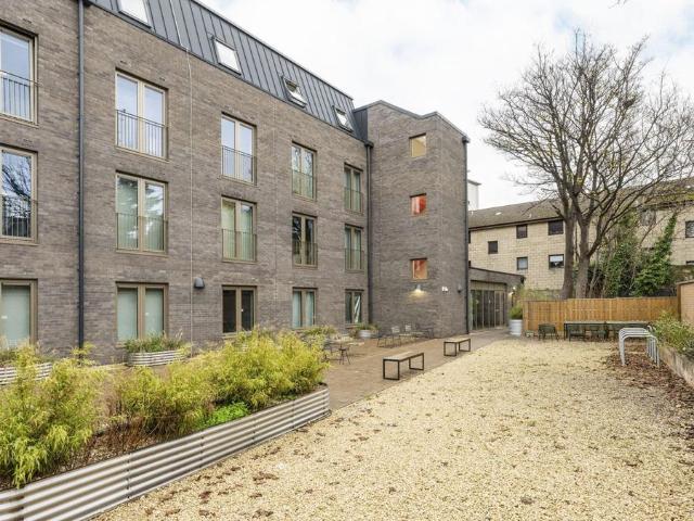 Studio for rent in Scotland